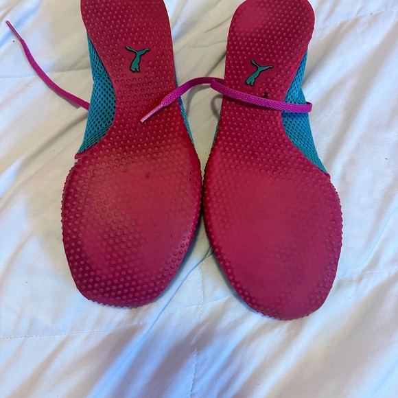 Puma hot pink and turquoise mesh sneakers size 8 - Picture 2 of 2